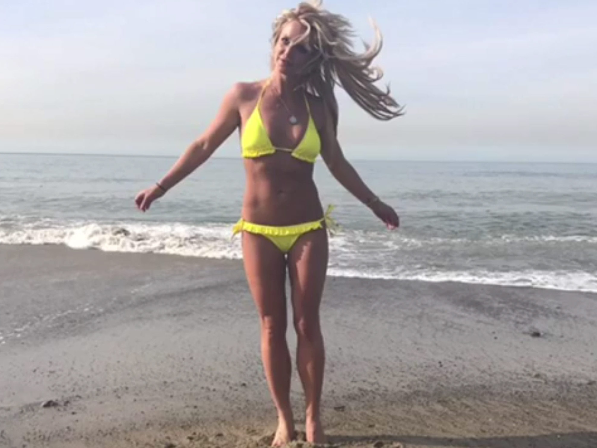 All Yellow! Britney Spears shows off incredible body in Bikini