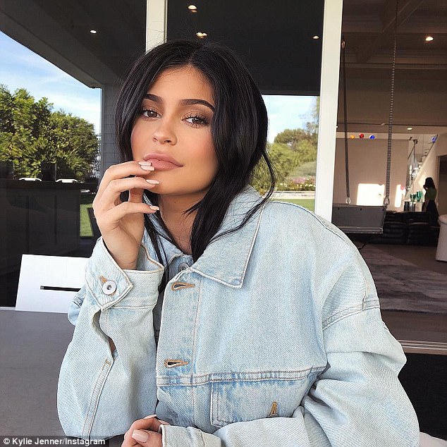 ‘This is ridiculous’: ‘Pregnant’ Kylie Jenner is slammed by fans after revealing her new make-up brushes will cost 0