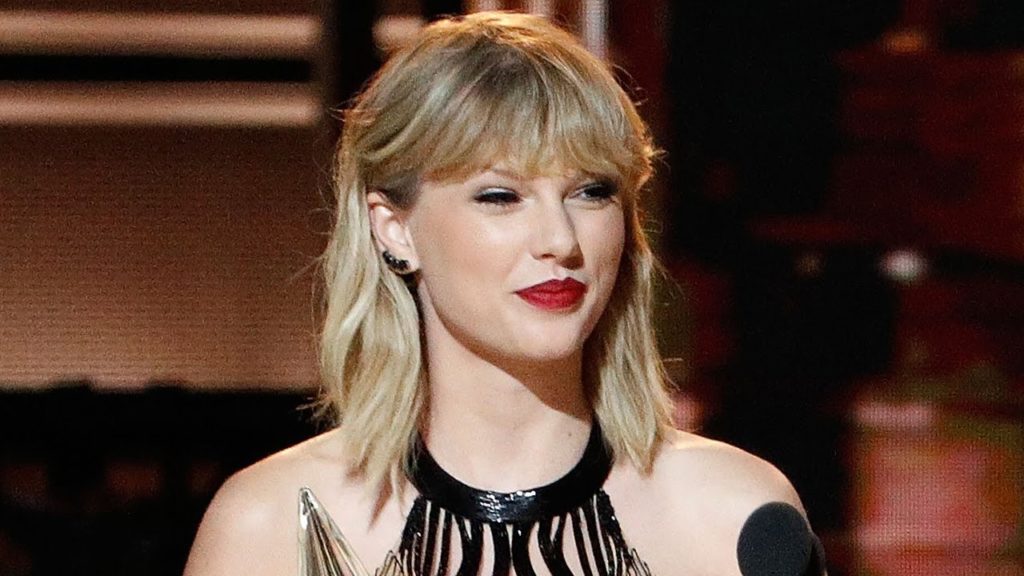 Taylor Swift Receives Backlash for Earth, Wind & Fire Cover