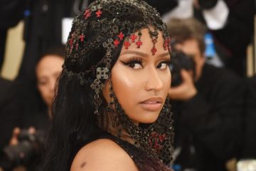 Nicki Minaj attacks Travis Scott Live on AIR!