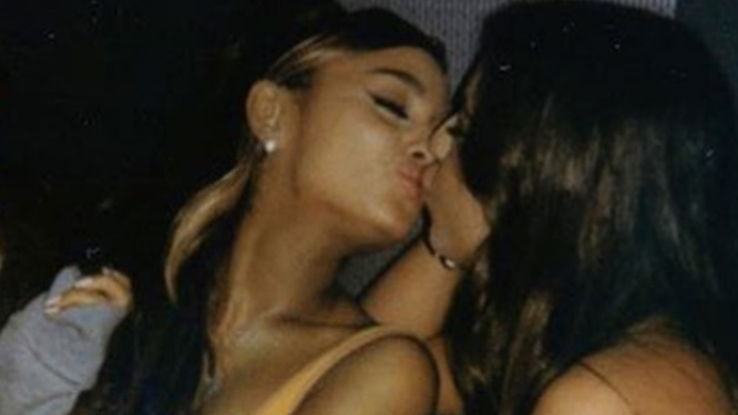 Ariana Grande fans FREAK OUT over Photo of her kissing a Girl!