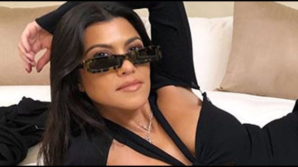 Internet reacts to Kourtney Kardashian posting steamy Photo with Scott Disick