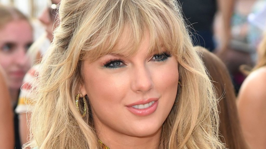 Taylor Swift to Re-Record all of her Old Albums!